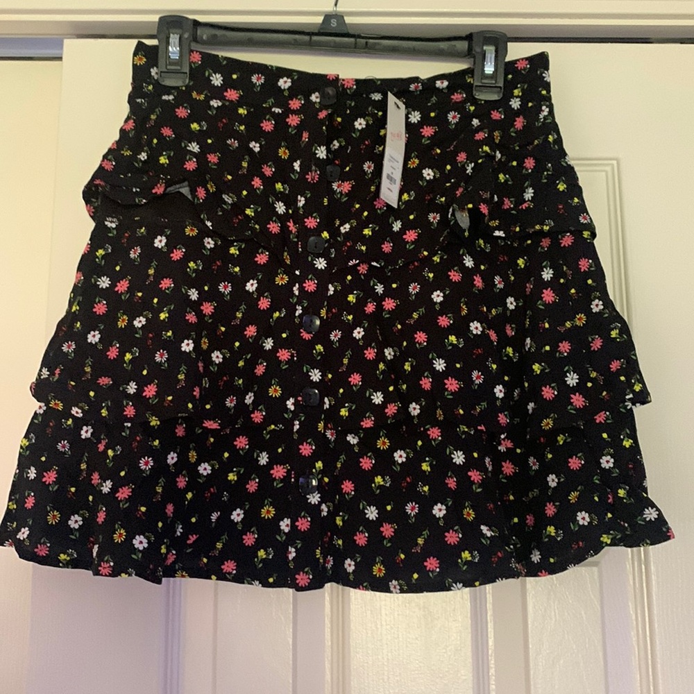 NWT Francesca’s Lily Star Floral Print 3 Layer Ruffle Skirt       Size Medium